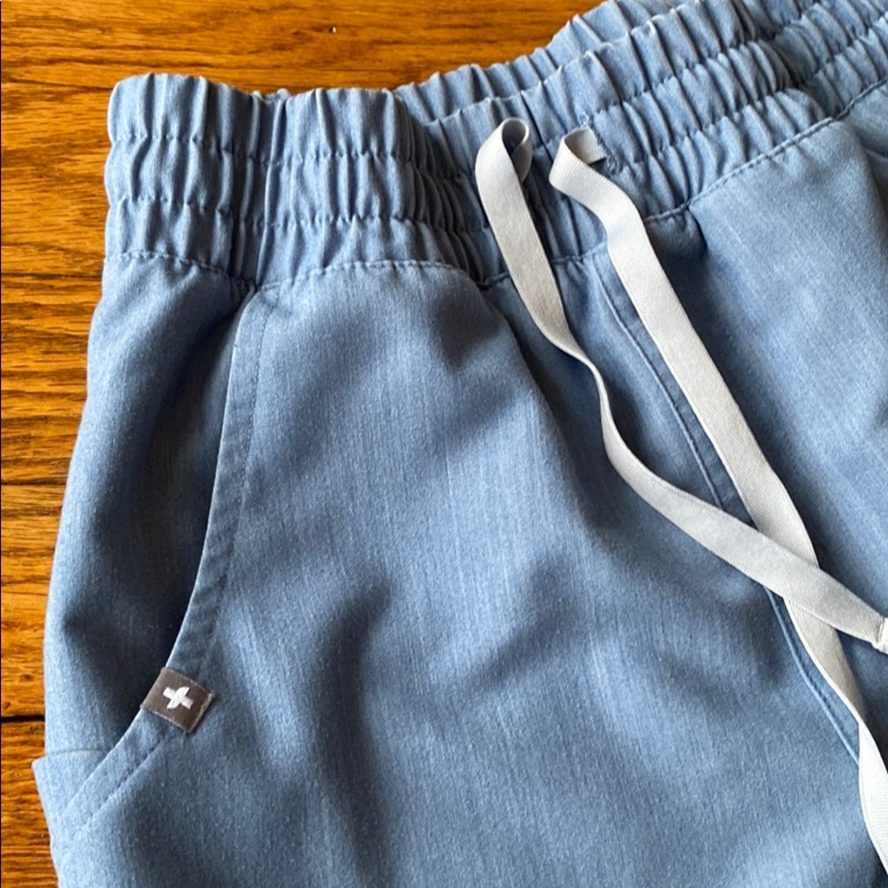 Figs high waisted jogger.